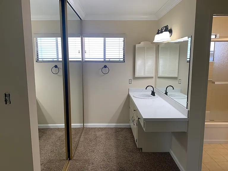 Pinehaven Garden Apartments — Photo 32