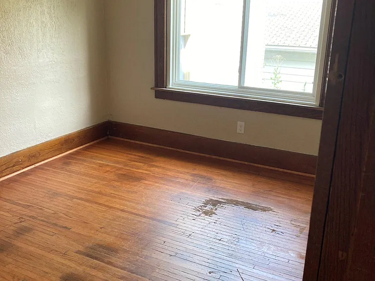 1st Floor NE bedroom