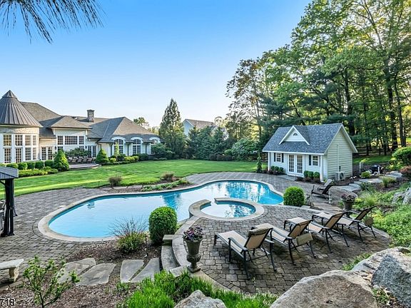 5th image of 385 Longbow Dr