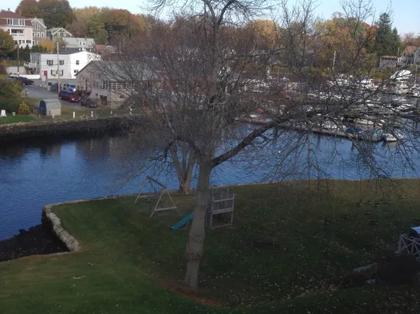 23 Peck Ln, Warwick, RI 02888