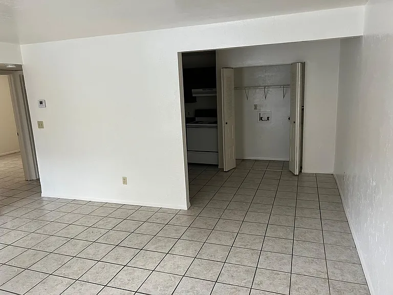 2361 SW 31st Pl #7 — Photo 7