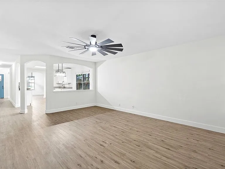 617 Barbara Way — Photo 6