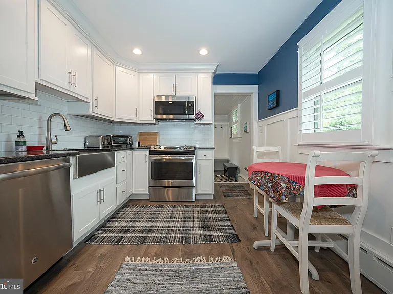 533 Monument Ave — Photo 10