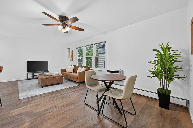 1 bed, 1.0 bath, 796 sqft, $1,840 — Photo 1