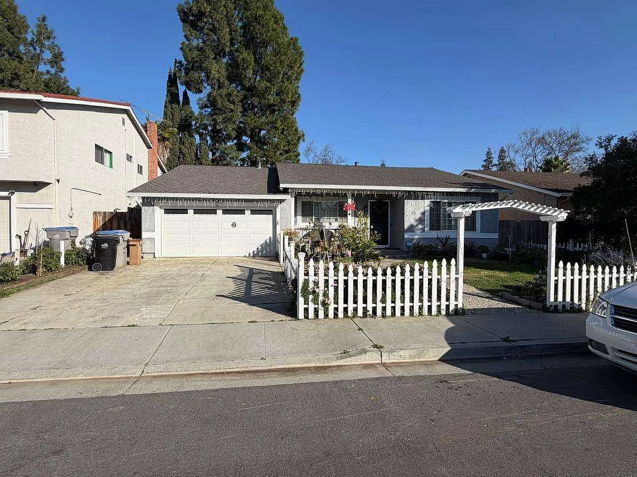4 bed, 2150 sqft, $8,700 — Photo 1