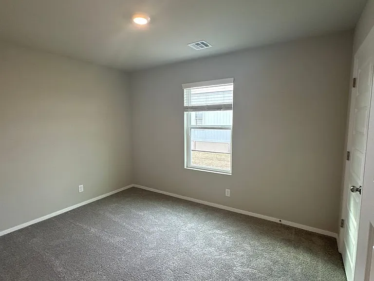 1105 E Honolulu St — Photo 6