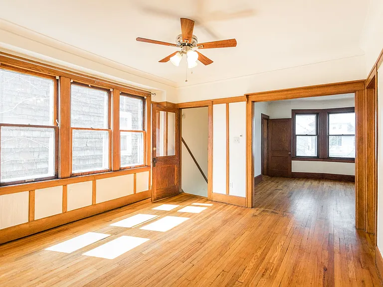 1042 Wayburn Ave — Photo 4