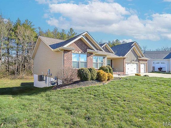 4th image of 437 Briar Creek Rd