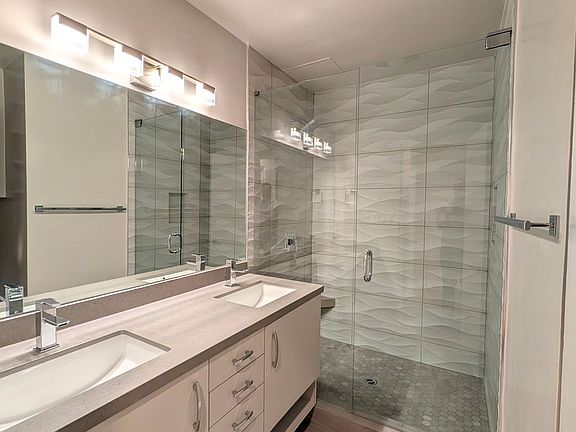 4th image of 14728 Magnolia Blvd #3