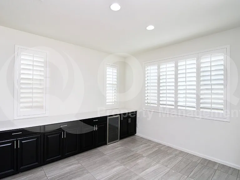 231 E Wisteria Dr — Photo 3