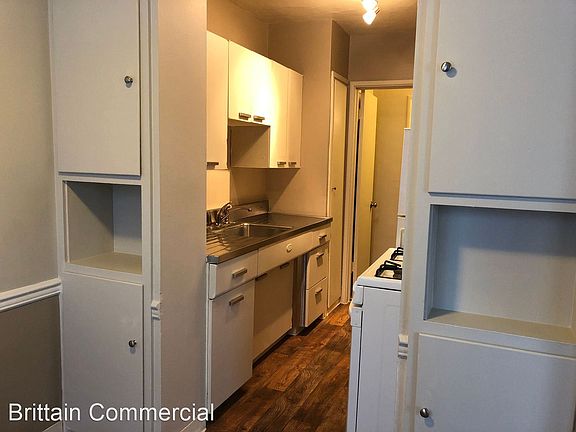 3rd image of 1625 H St APT 28