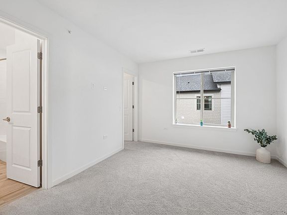5th image of 15544 Kilpatrick Ave #15552