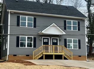 613 1st St SW, Hickory, NC 28602