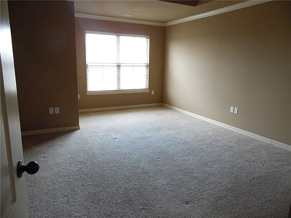 5th image of 6115 S 36th St