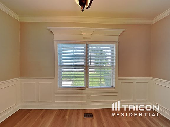 5th image of 210 Niagra Ln