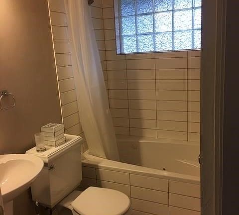 4th image of 2825 98th Avenue NE