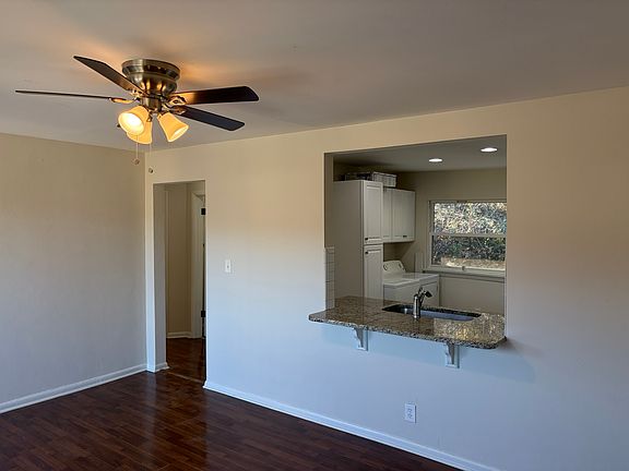 4th image of 2625 Oakwood Cir #A