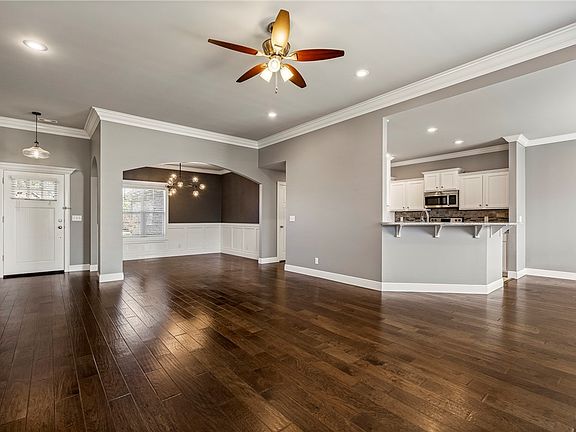 5th image of 1056 Tarah Knolls Cir