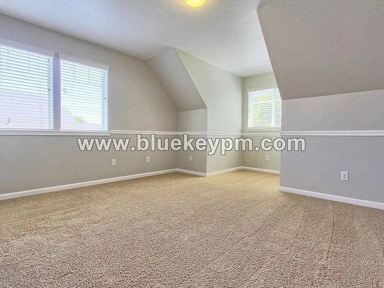 1200 SE Rasmussen Blvd — Photo 14