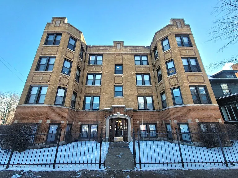 4226 N Clark St #2 — Photo 1