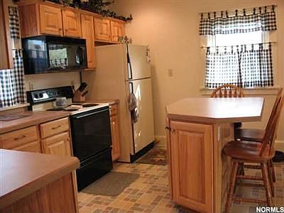 4th image of 1147 W 21st St