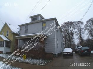 927 Crosby St NE #2, Grand Rapids, MI 49504