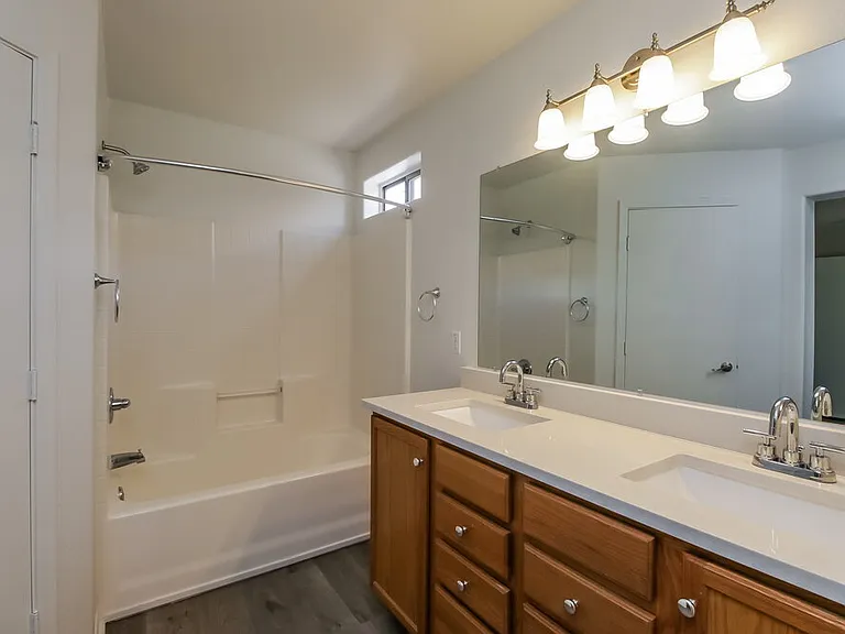491 E Christopher St — Photo 10