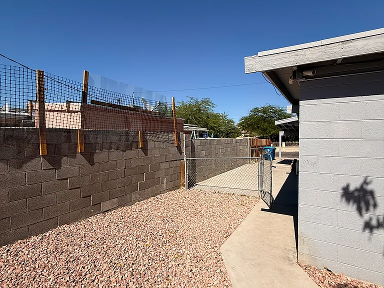 2753 Talbot St — Photo 62