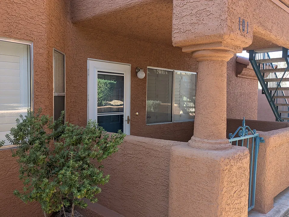 957 Mesquite Springs Dr #101