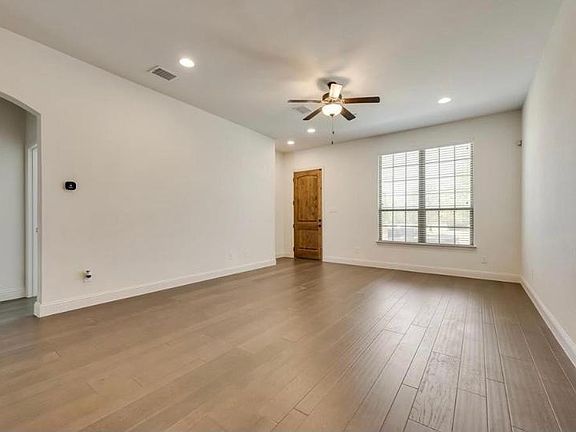 5th image of 2401 Cort Dr #D