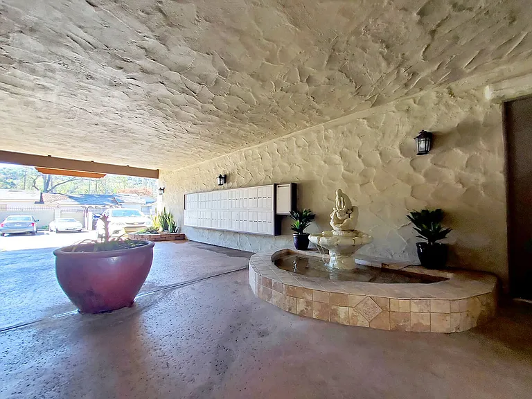 Indian Springs Apartments — Photo 9