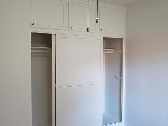 3rd image of 2622 Montrose Ave