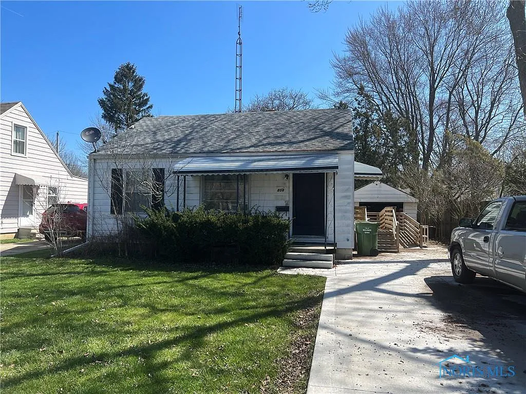 808 Tappan St photo 1