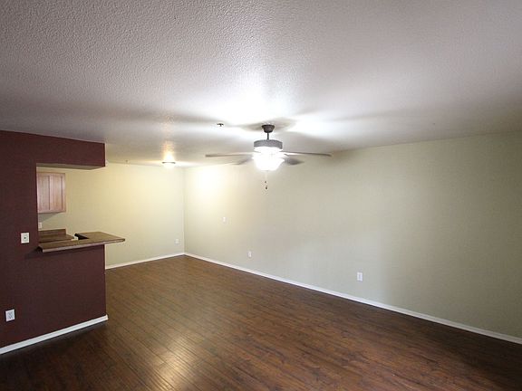 4th image of 1385 W University Ave Unit 8-163