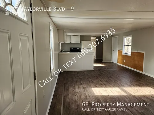 913 N Taylorville Blvd Photo 1