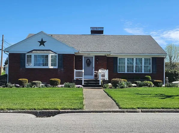 209 E Christiana St, Martinsburg, PA 16662