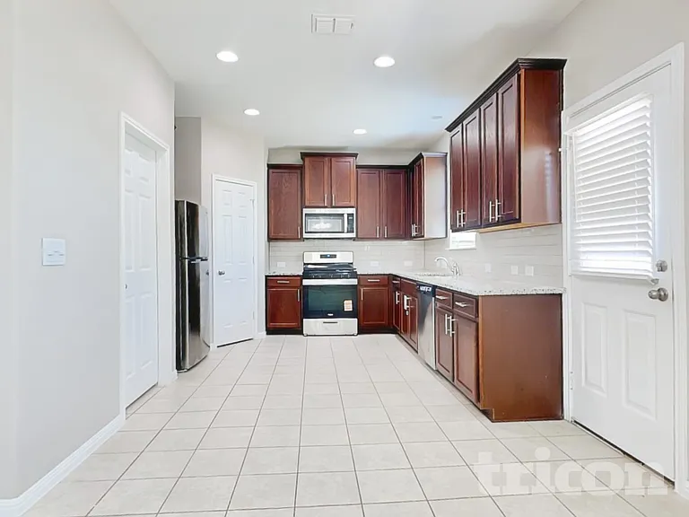 5343 Marsh Ln — Photo 4