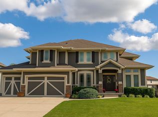 600 NE Viewpark Dr, Lees Summit, MO 64086