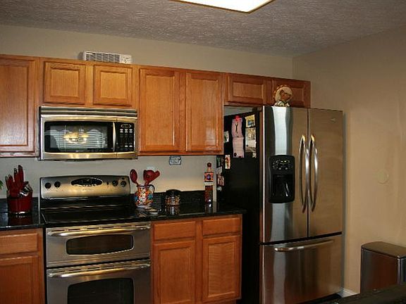 5th image of 955 Olde Station Ct