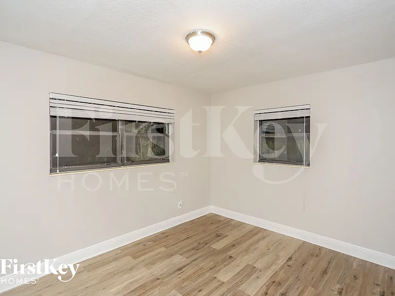 6548 SW 26th St — Photo 11