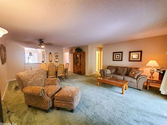 4th image of 27 Lindsay Ln