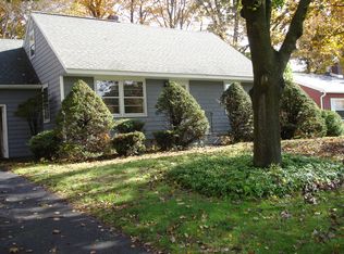 1 Montrose Dr, Delmar, NY 12054