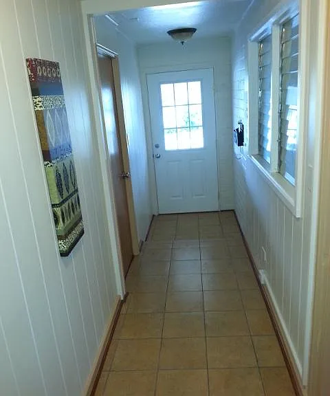 2212 Metcalf St — Photo 4