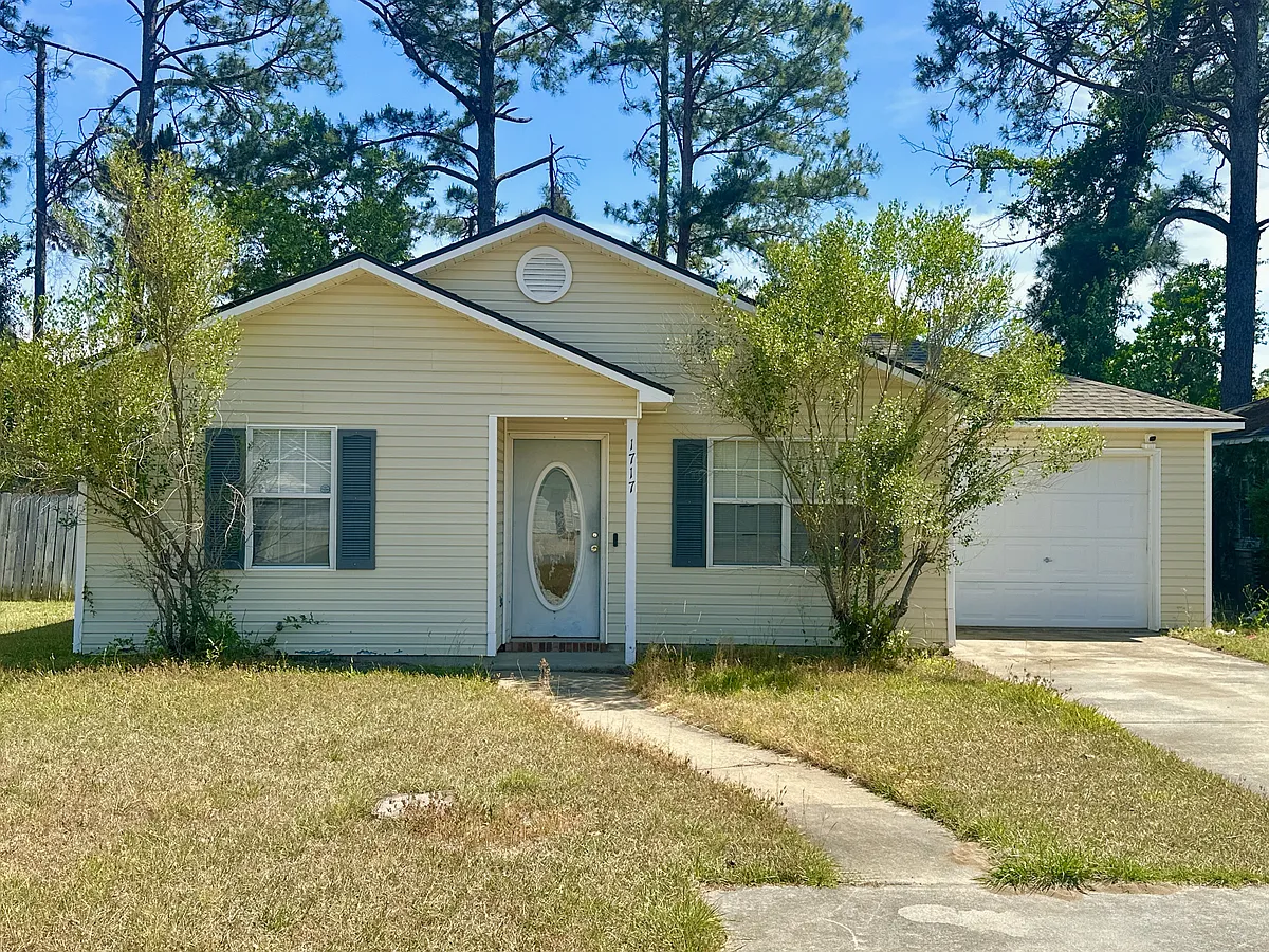 Building Photo - 1717 Largo Cir