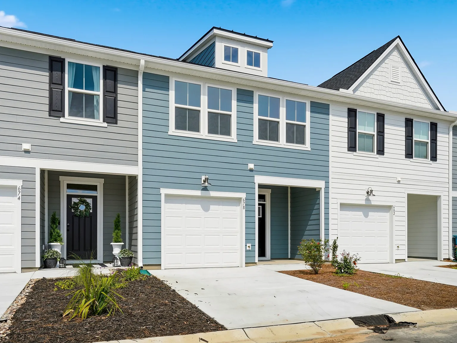 3 bed, 1600 sqft, $2,050 — Photo 3