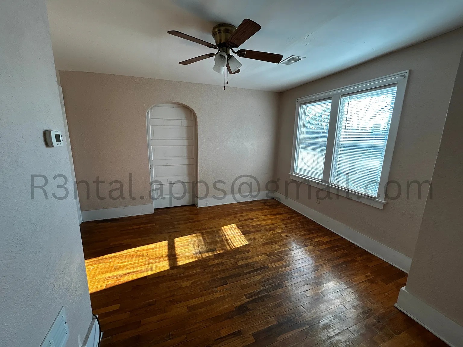 622.5 S Locust St - 1 — Photo 3