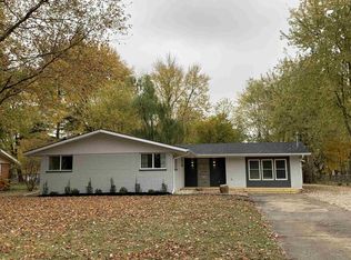 2304 S Woodbridge Dr, Yorktown, IN 47396