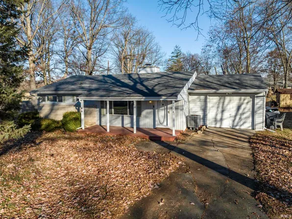 7904 S Hickory Ln, Daleville, IN 47334