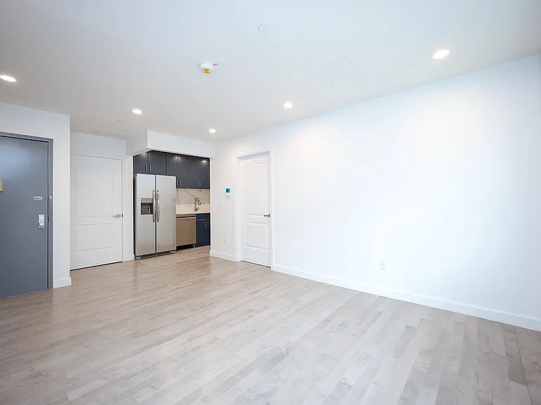 1755 Benson Ave #3C — Photo 1