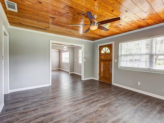 3rd image of 113 Sherwood Cir